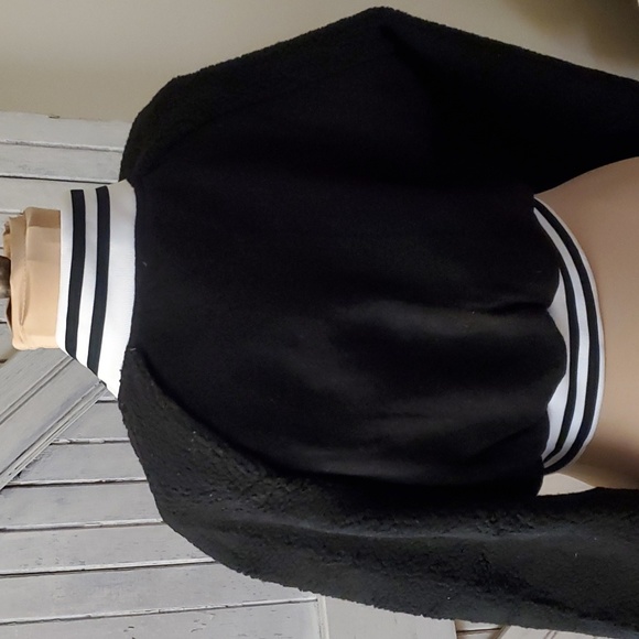 Cropped Varsity Jacket - Picture 2 of 3